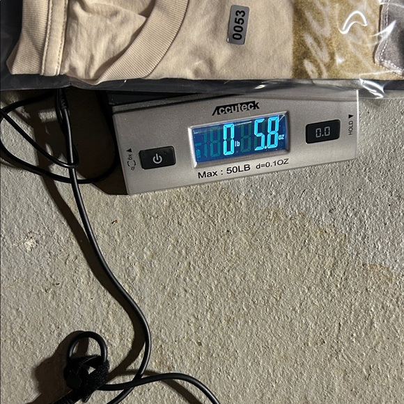 Guess Men's Beige Graphic Tee 100% organic Cotton Size Small NWT‎ - Picture 11 of 11